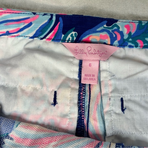 Lilly Pulitzer fish printed scallop edge shorts. - Picture 2 of 4
